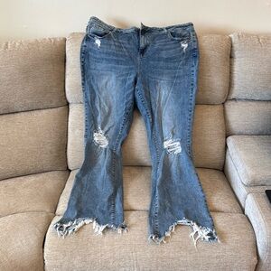 Arula Distressed Jeans